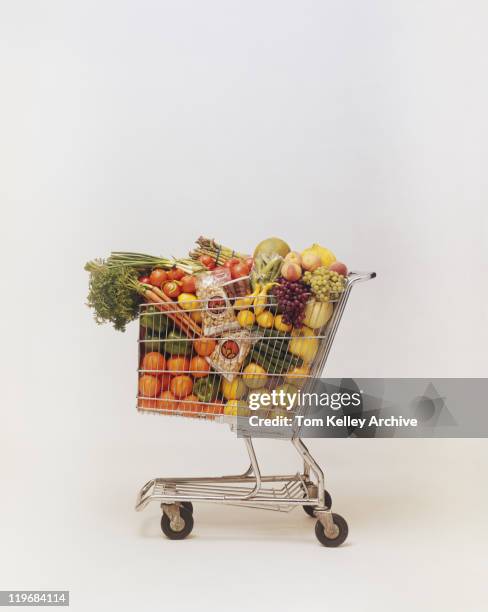 variety of fruits and vegetables in shopping trolley - einkaufswagen voll stock-fotos und bilder