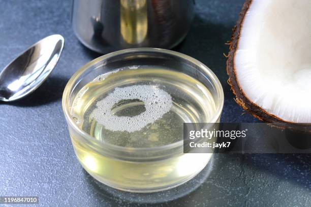 coconut oil - coconut oil fotografías e imágenes de stock