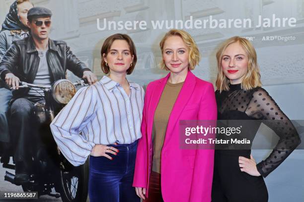 Vanessa Loibl, Anna Maria Muehe and Elisa Schlott attend the "Unsere wunderbaren Jahre" press conference on January 27, 2020 in Hamburg, Germany.