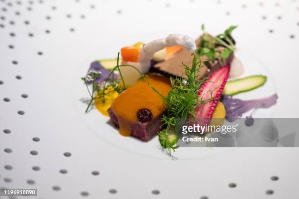 luxury fine dining, french food, grill iberian pork with sauce and vegetables decoration - mediterran menü stock-fotos und bilder