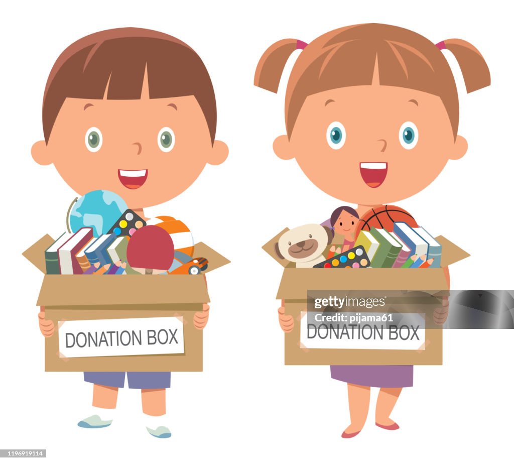Kinderen houden doneren box met boeken, potloden en speelgoed