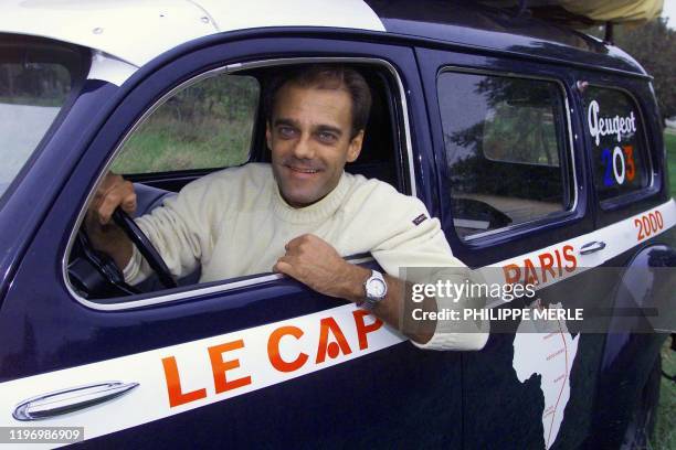 Didier Pijolet, 32 ans, amoureux des Peugeot 203 et maître d'oeuvre du projet, pose dans son automobile, le 14 octobre 2000 à Perrouge, avant le...