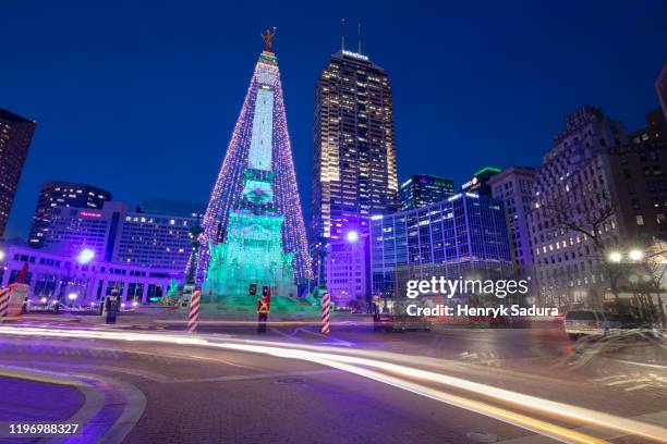 christmas tree on soldiers and sailors monument - indianapolis sunset stock pictures, royalty-free photos & images