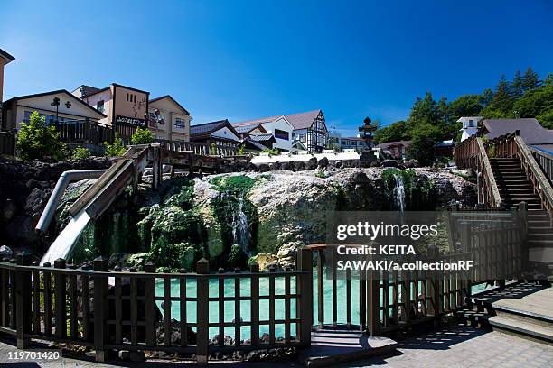 kusatsu hot spring - kusatsu stockfoto's en -beelden