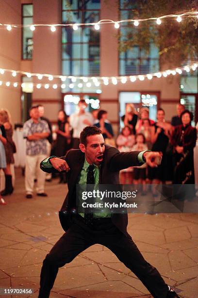 man dancing at wedding reception - wedding party - fotografias e filmes do acervo