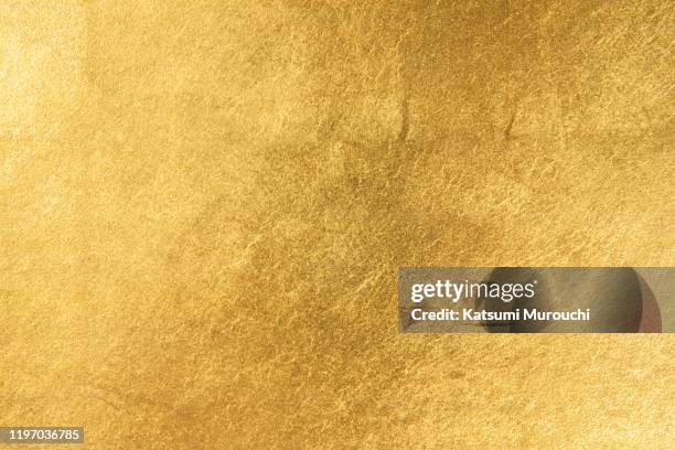 gold leaf texture background - goldfarbig stock-fotos und bilder