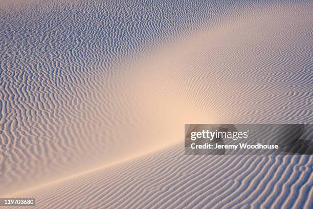 sand dunes in white sands national monument - white sand dune stock pictures, royalty-free photos & images