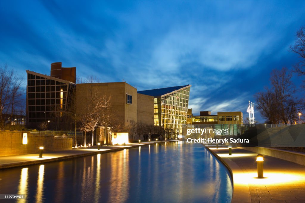USA, Indiana, Indianapolis, Skyline with Indiana State Museum