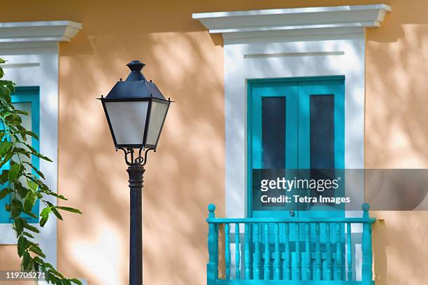 puerto rico, old san juan, house and street lamp - puerto rican culture foto e immagini stock