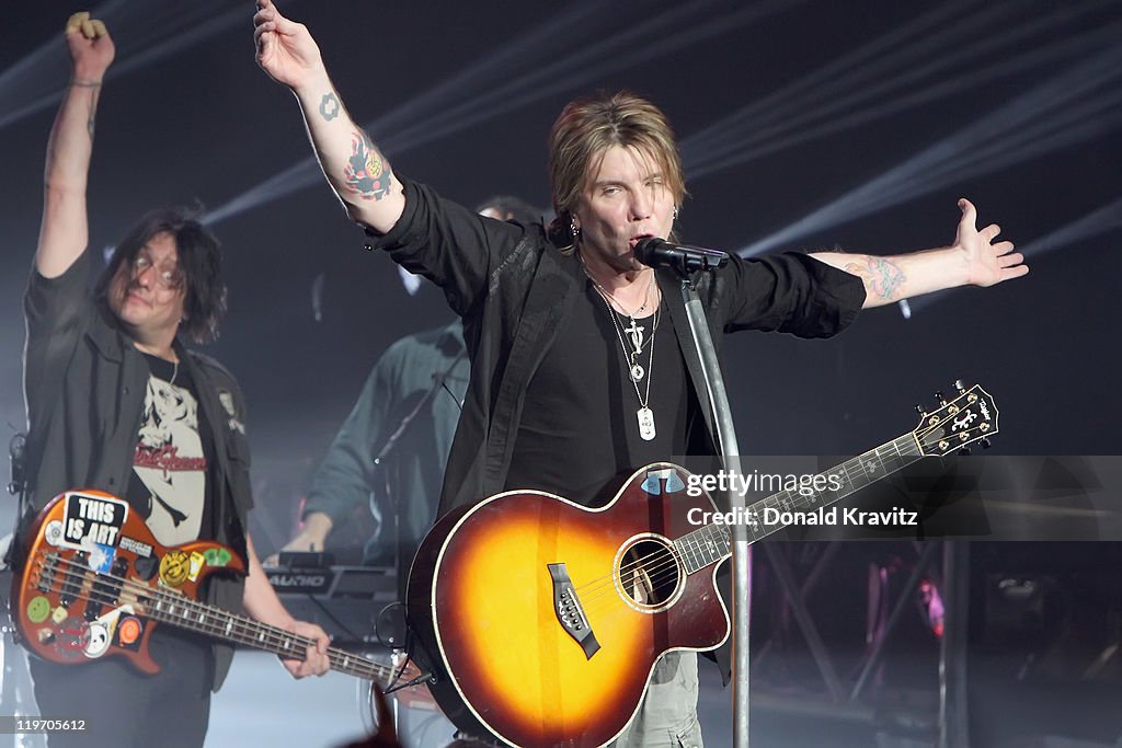 Goo Goo Dolls And Michelle Branch In Concert