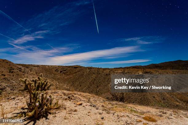 geminid meteor fireball over the anza-borrego desert. - julian california bildbanksfoton och bilder