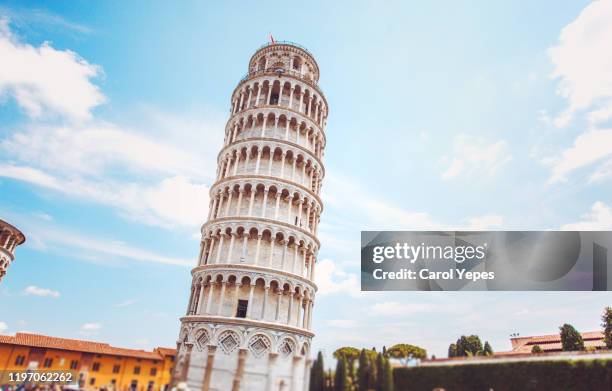 leaning tower of pisa - torre de pisa imagens e fotografias de stock