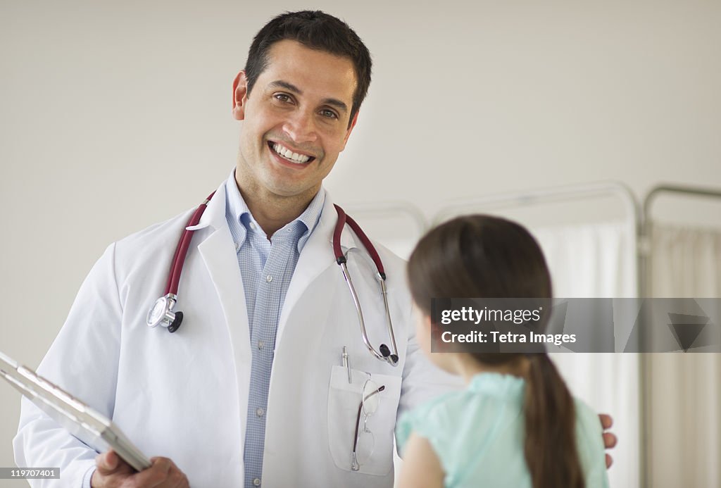 USA, New Jersey, Jersey City, portrait of doctor talking to girl (8-9)