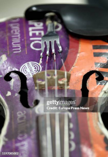 Recycled violin of one of the musicians of the ‘Orquesta de Instrumentos Reciclados de Cateura’ during a rehearsal at the Hotel Leonado before the...