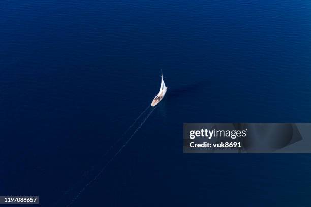 navegación - barco de vela fotografías e imágenes de stock