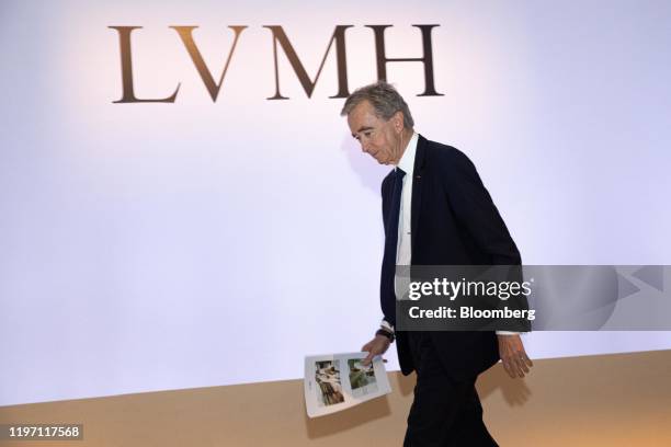 49 Bernard Arnault Presents Lvmh Stock Photos, High-Res Pictures