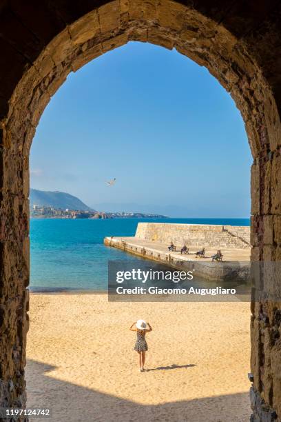 the small beach of cefalù viewed through an arch, palermo province, sicily, italy - giacomo palermo stock pictures, royalty-free photos & images