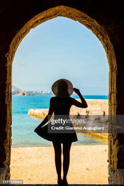 the small beach of cefalù viewed through an arch, palermo province, sicily, italy - giacomo palermo stock pictures, royalty-free photos & images