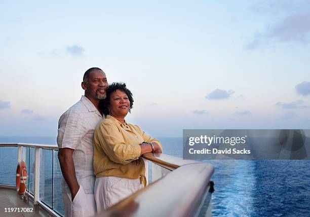 couple on deck with cruise ship wake behind them - bateau croisiere photos et images de collection