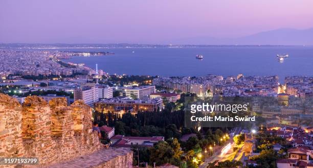 thessaloniki - panorama with city walls and aegean sea at blue hour - thessaloniki - fotografias e filmes do acervo