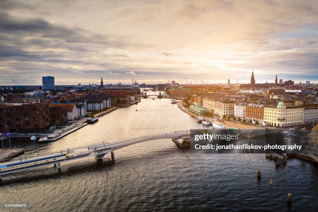 Paysage urbain de Copenhague : l'architecture moderne à la mer