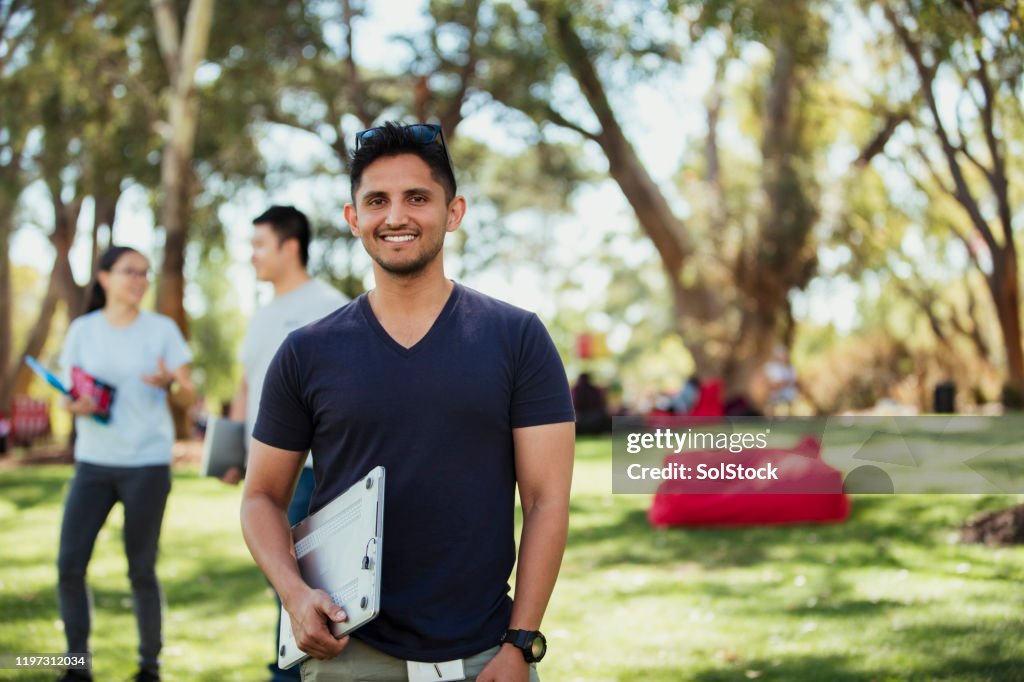 Zuversichtlicher Universitätsstudent