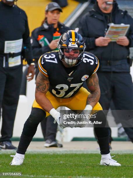 Jordan Dangerfield of the Pittsburgh Steelers in action against the Cleveland Browns on December 1, 2019 at Heinz Field in Pittsburgh, Pennsylvania.