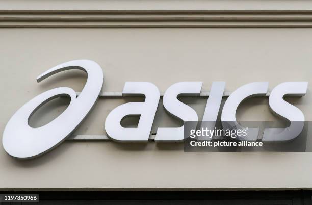 196 Asics Logo Photos and Premium High Res Pictures - Getty Images