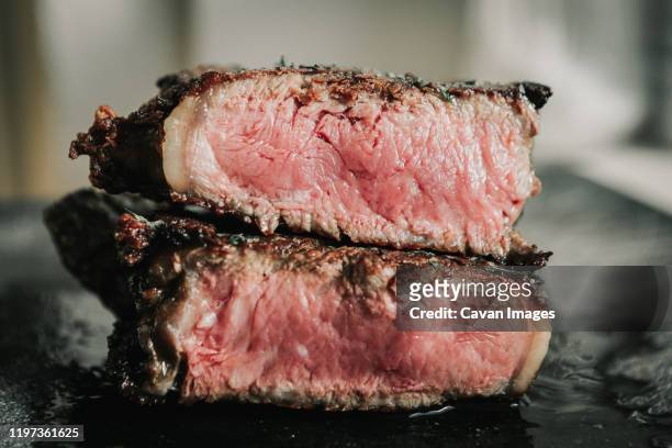 medium rare steak cut in half - steak imagens e fotografias de stock