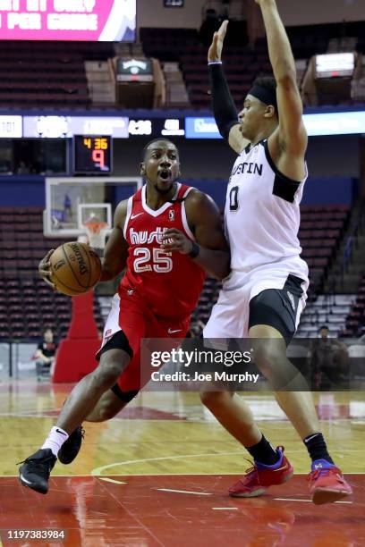 Marquis Teague of the Memphis Hustle drives to the basket against the Austin Spurs during an NBA G-League game on January 27, 2020 at Landers Center...
