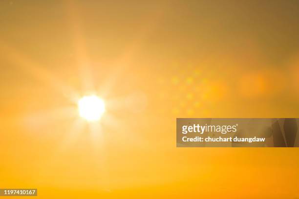 climate change, heatwave hot sun, global warming from the sun and burning - hyperthermia stockfoto's en -beelden