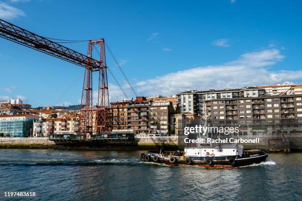 the vizcaya bridge joins the towns of portugalete and getxo. - puente colgante stockfoto's en -beelden