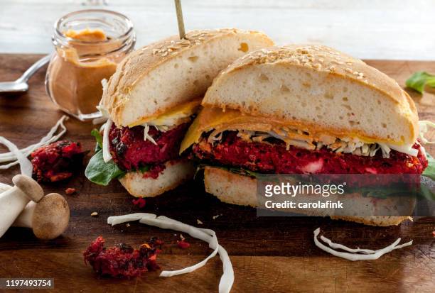 veggie burger - veggie burger stock pictures, royalty-free photos & images