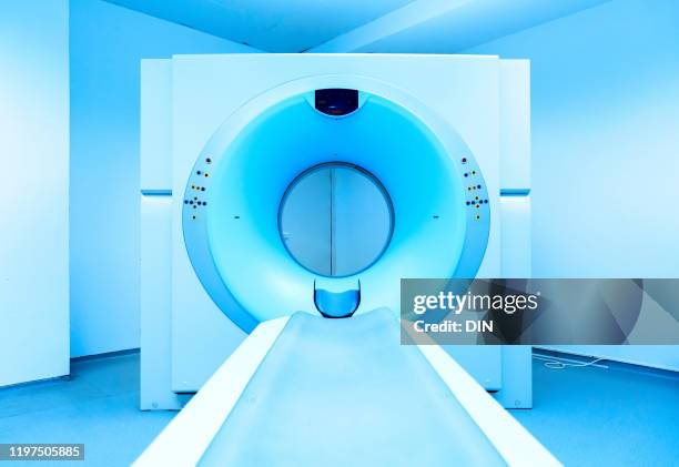ct-scan-machine (scanner at hospital) - scanner photos et images de collection