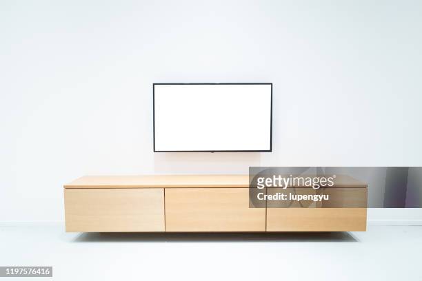 television in living room - tv on wall stockfoto's en -beelden