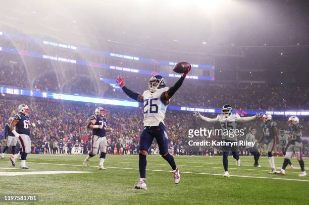 Logan Ryan of the Tennessee Titans scores a touchdown against the New England Patriots in the fourth quarter of the AFC Wild Card Playoff game at...