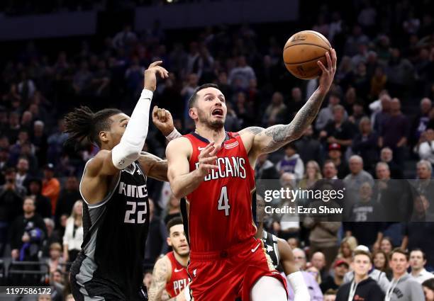 Redick of the New Orleans Pelicans makes the game winning shot over Richaun Holmes of the Sacramento Kings in the final seconds of their game at...