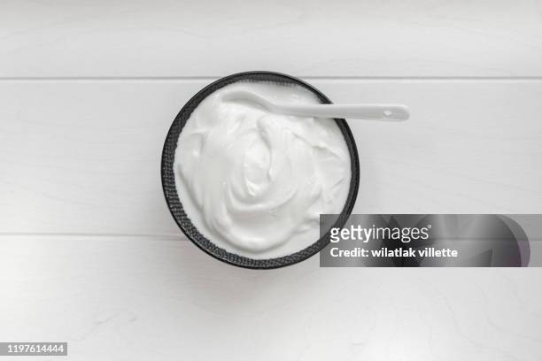 yogurt in bowl on wooden table. healthy eating - nato fotografías e imágenes de stock