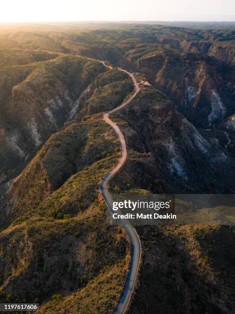 sunset over charles knife canyon in cape range national park exmouth - exmouth australie occidentale photos et images de collection