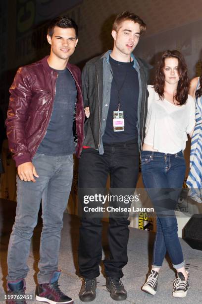 Actors Taylor Lautner, Robert Pattinson and Kristen Stewart pose at the "Breaking Dawn" panel at 2011 Comic-Con International Day 1 at San Diego...