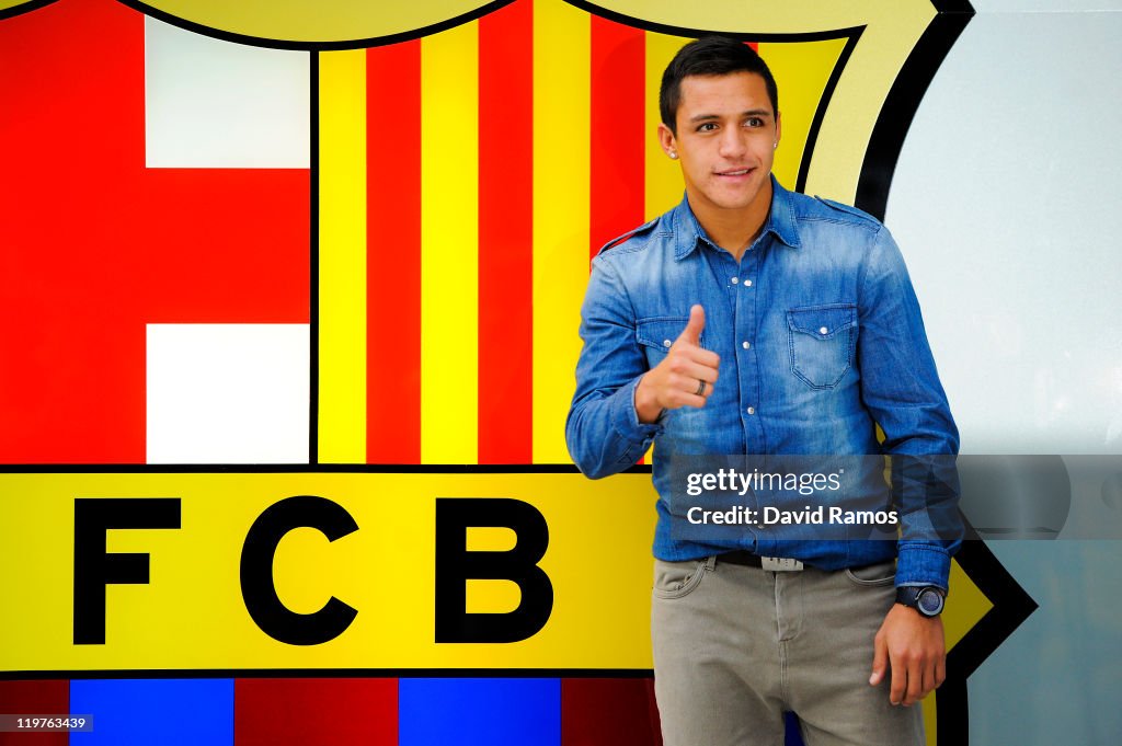 FC Barcelona Signs Alexis Sanchez