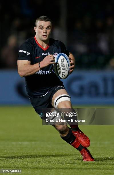 Ben Earl of Saracens makes a run during the Gallagher Premiership Rugby match between Saracens and Worcester Warriors at Allianz Park on January 4,...