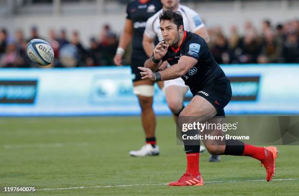 Brad Barritt of Saracens passes the ball during the Gallagher Premiership Rugby match between Saracens and Worcester Warriors at Allianz Park on...