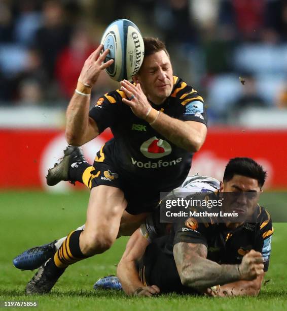 Jimmy Gopperth of Wasps and Malakai Fekitoa of Wasps collide during the Gallagher Premiership Rugby match between Wasps and Northampton Saints at on...
