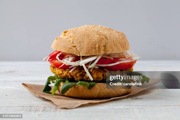 veggie burger - vegetarian food stock pictures, royalty-free photos & images