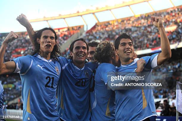 Uruguayans players Edinson Cavani, Alvaro Gonzalez, Diego Forlan and Uruguayan forward Luis Suarez celebrates at the end of the final of the 2011...