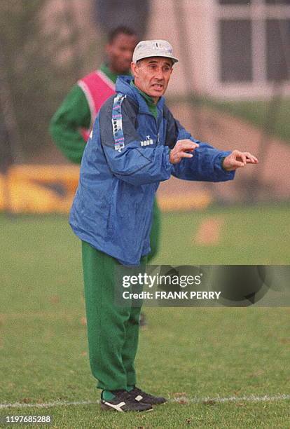 - Photo prise le 23 octobre 1992 de Jean-Claude Suaudeau, l'entraîneur du FC Nantes, 59 ans, en contrat jusqu'à juin 1998 qui a annoncé, le 25...