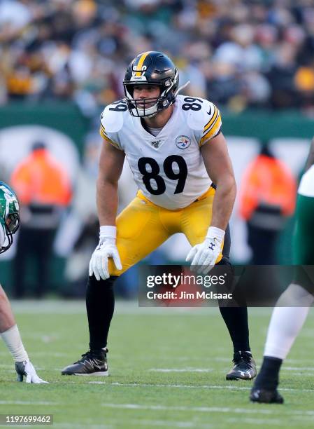 Vance McDonald of the Pittsburgh Steelers in against the New York Jets at MetLife Stadium on December 22, 2019 in East Rutherford, New Jersey. The...