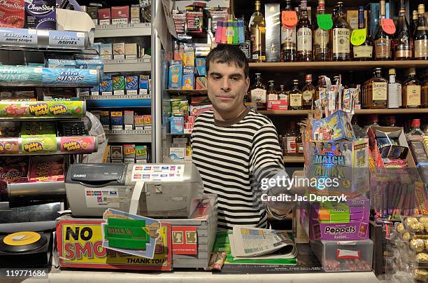 convenience store owner handing over cigarettes. - convenience store counter stockfoto's en -beelden