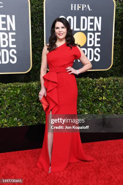 Lauren Graham attends the 77th Annual Golden Globe Awards at The Beverly Hilton Hotel on January 05, 2020 in Beverly Hills, California.